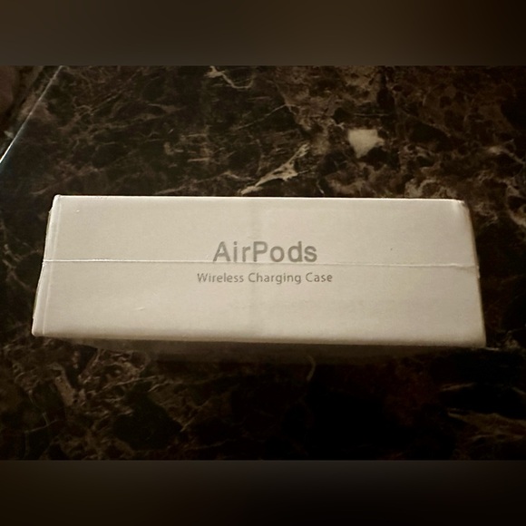 Apple AirPods Wireless Earbuds - Picture 2 of 7
